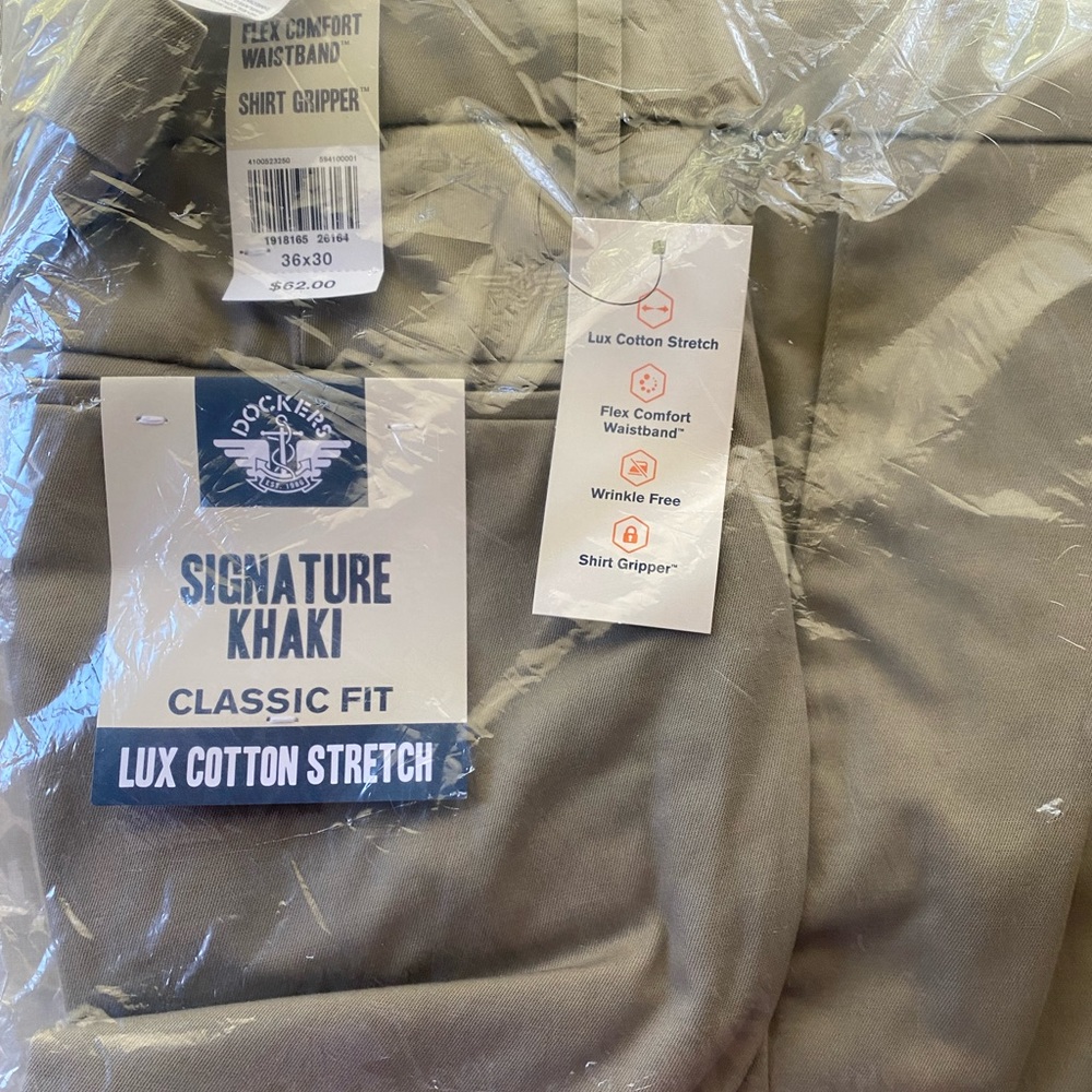 *NWT still in plastic* Dockers Classic Khaki Pant